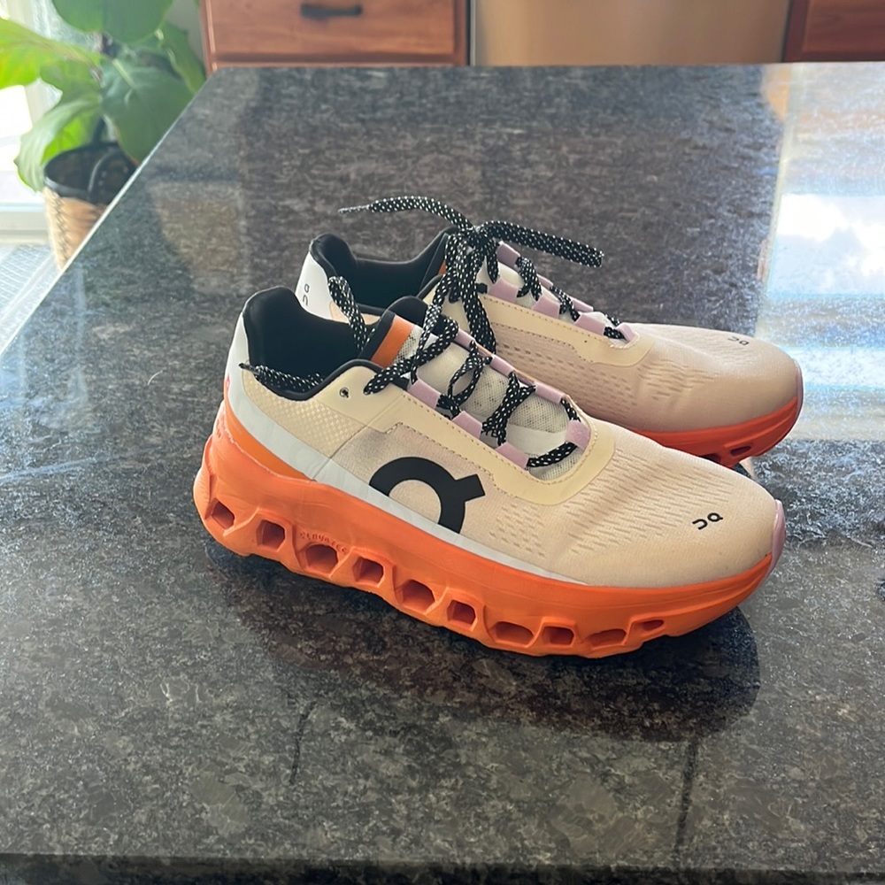 On cloud shoes worn only 2 times